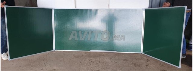 لوحة للمدرسة المتخصصة في الحسيمة