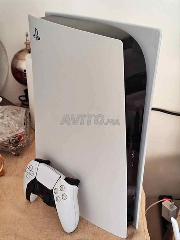 PS5 1tb SSD état neuf avec 2 manettes