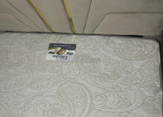 Lit et matelas à vendre