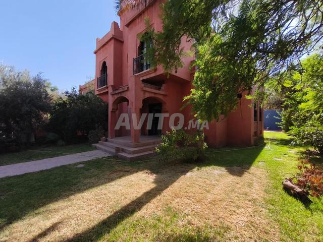 طريق فاس - فيلا مع مسبح