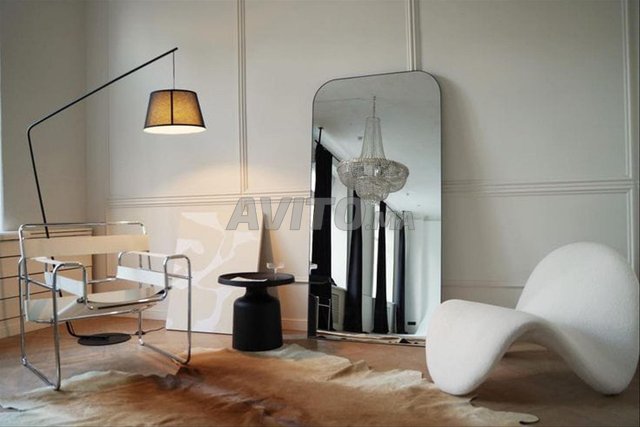 miroir raffiné au cadre en polystyrène de qualité