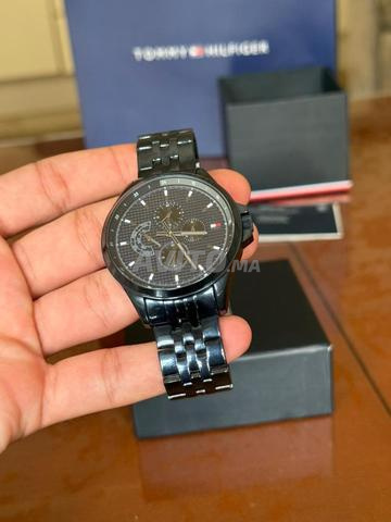 Montre Tommy avec son coffret et catalogue aussi