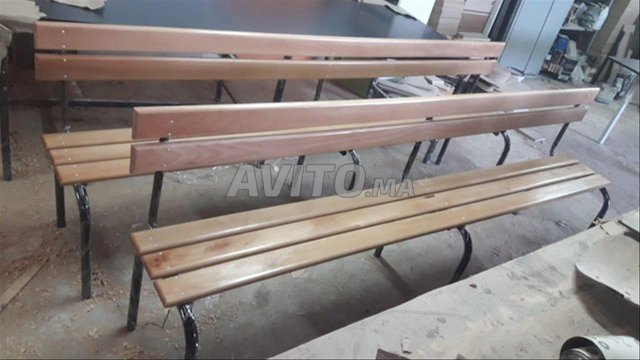 مقعد شبه معدني حسب الطلب للفصل