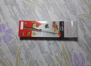 مجموعة من 12 سكينًا