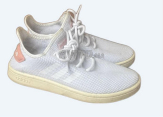 Sneakers Adidas sportif casual.