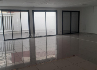 محل تجاري 221 متر مربع للإيجار في حسان