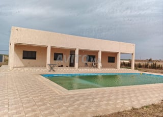 Terrain avec villa à vendre, excellent emplacement à Bir Jdid