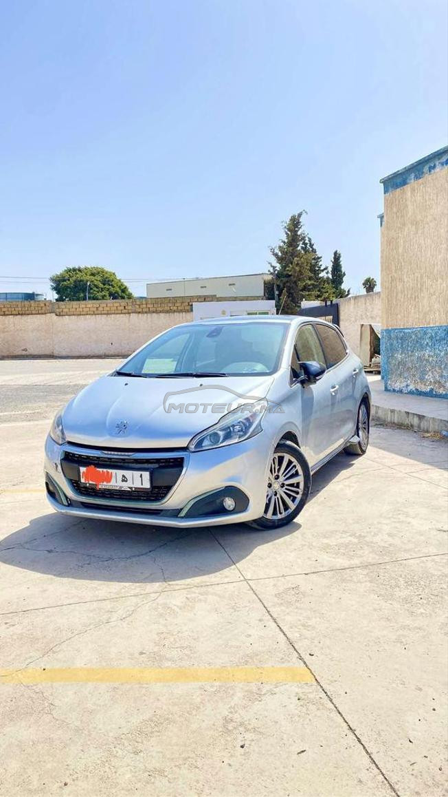 Peugeot 208 white edition 