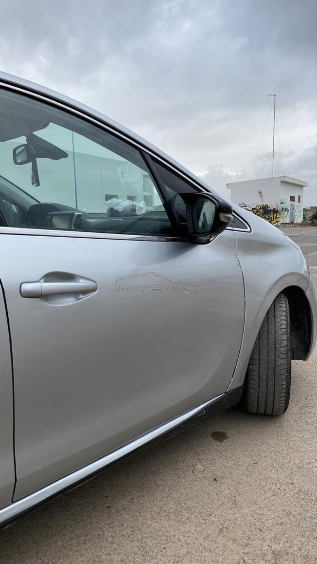 Peugeot 208 white edition 