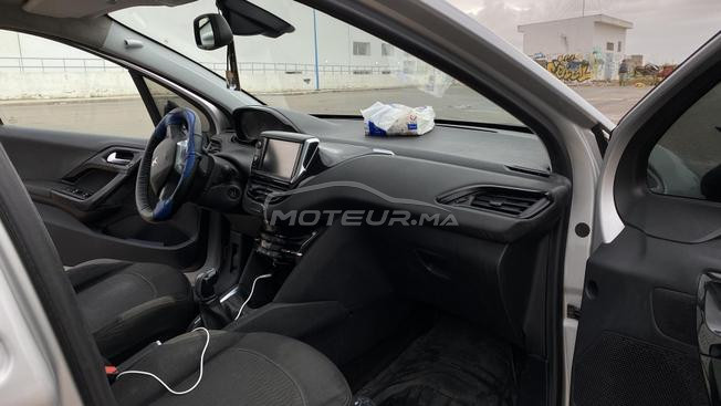 Peugeot 208 white edition 