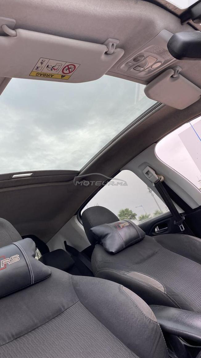 Peugeot 208 white edition 