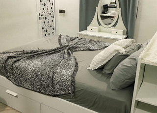 Lit ikea Et Coiffeuse avec miroir