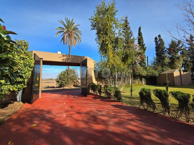 فيلا بمساحة 2 هكتار على طريق فاس كلم 18