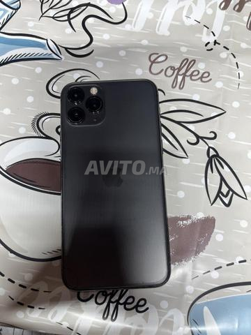 iphone 11 pro جاي من برا شي حاجة مزيانة