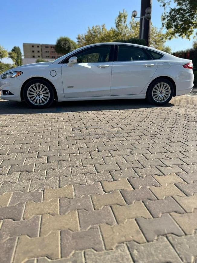 Ford Fusion hybrid rechargeable 