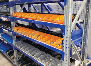 15/ Étagère solide et durable Solde