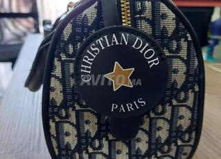 حقيبة فاخرة من ماركة Christian Dior