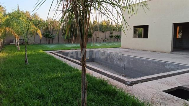 Villa semi-finie à vendre superficie 900mètres route d'Ourika - 2