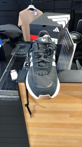 Basket Adidas taille 44 blcarton