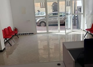 SAROUT D’UN LOCAL COMMERCIAL A VENDRE