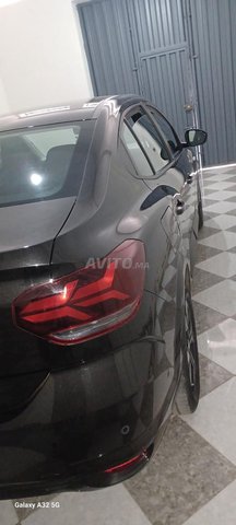 Bonjour, voiture neuve à vendre, pas de "smayriya", merci