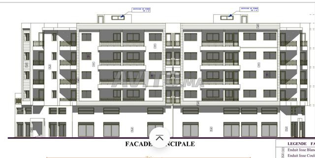 Terrain à vendre dédié à la construction d'un immeuble de quatre étages avec trois façades - 2
