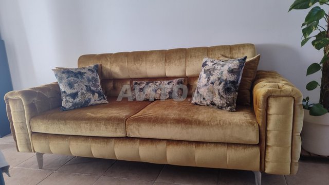 أرائك كراسي بذراعين من المخمل المنجد باللون الذهبي