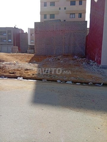 Grand terrain à vendre - Prix raisonnable et opportunité à ne pas manquer