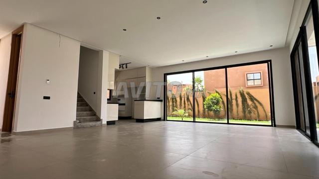 فيلا فاخرة 4 أجنحة للبيع في الشريفية - 2