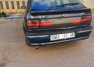 Renault R 19 état moyen