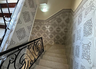 Appartement à louer mensuellement vide pour célibataires