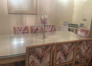 Grande table à manger à vendre