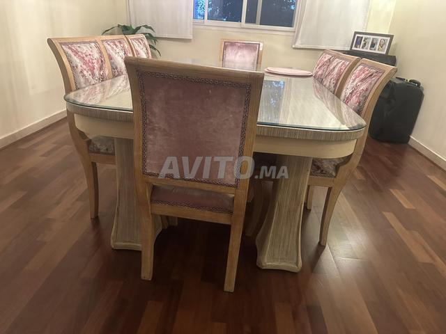 طاولة طعام كبيرة للبيع