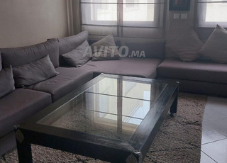 Salon moderne avec table basse à petit prix