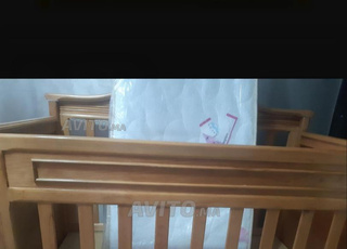 Lit bébé en bon état
