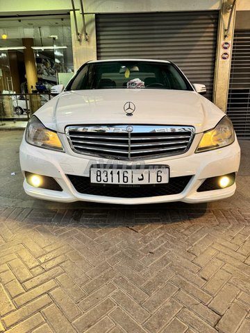 مرسيدس بنز الفئة C180 W204 بنزين - 2012