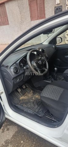 Dacia Logan en très bonne qualité