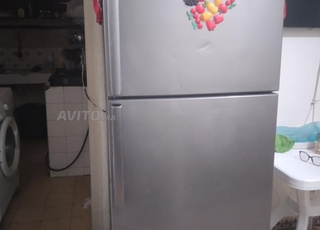 ثلاجة بحالا جديدة للبيع بثمن مناسب