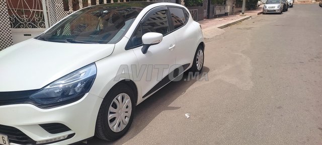 كليو عبر واتساب