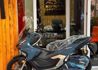 دراجة نارية ADV 160 Honda