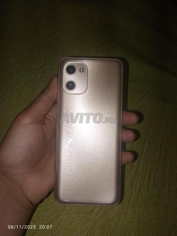 Téléphone d'occasion en parfait état avec 128 Go de stockage et 4 Go de RAM - 2