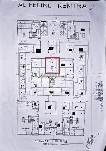 Magasin 63㎡ Commercial à la Place du 11 Janvier - 2