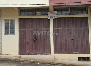 Local commercial avec sous-sol à vendre