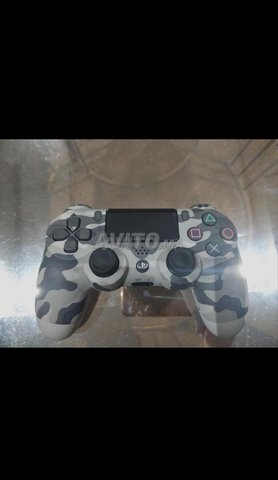 manette ps4 en très bon état