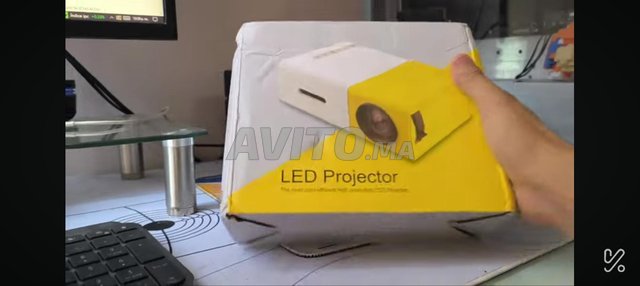 YG300 mini led projecteur