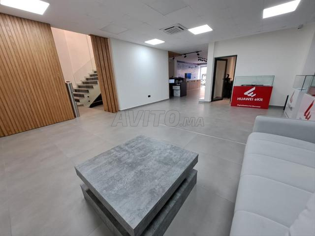 محل تجاري رائع مع مساحة مكتبية