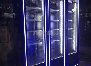 ثلاجة مع مصباح LED