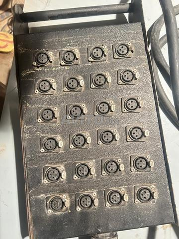 Boîtier de scène Longueur20 mètres24 Entrées XLR . - 2