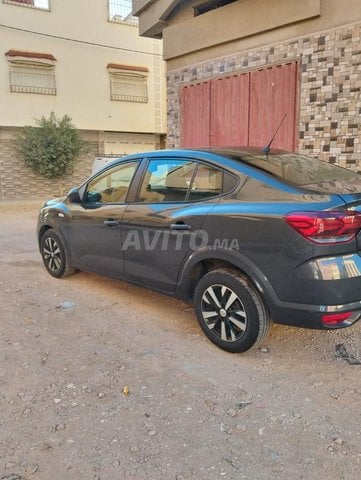 سيارة داسيا لوجان ممتازة للبيع