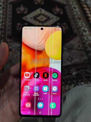 Samsung A71 encore neuf avec cette rayure prix fixe